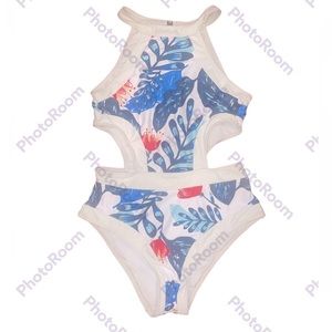 Halter top one piece floral swimsuit 🌺